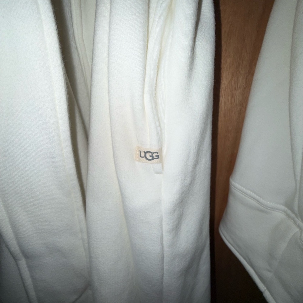 UGG Off-White Robe - Picture 5 of 6
